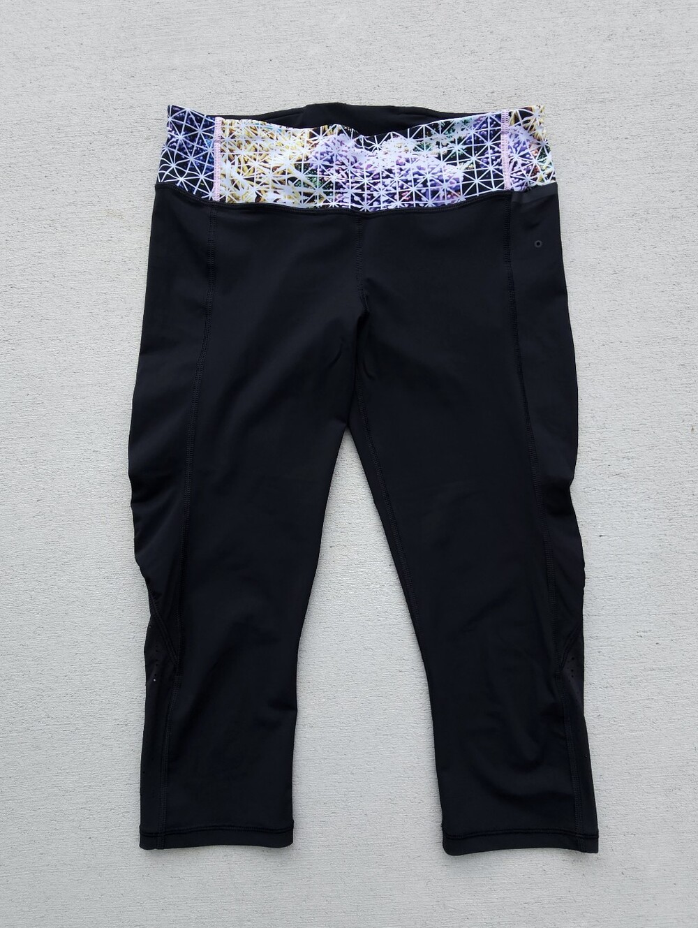 Lululemon Run For Your Life Capri Black Leggings Crop Size 8 Vent Hidden Pockets - Picture 2 of 10